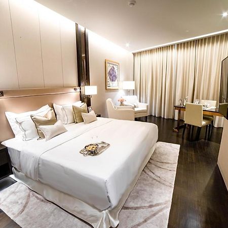 Ph Suites At Pavilion Bukit Bintang Куала-Лумпур Екстер'єр фото A bedroom at the hotel
