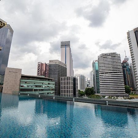Ph Suites At Pavilion Bukit Bintang Куала-Лумпур Екстер'єр фото The swimming pool at the 33rd floor of the hotel