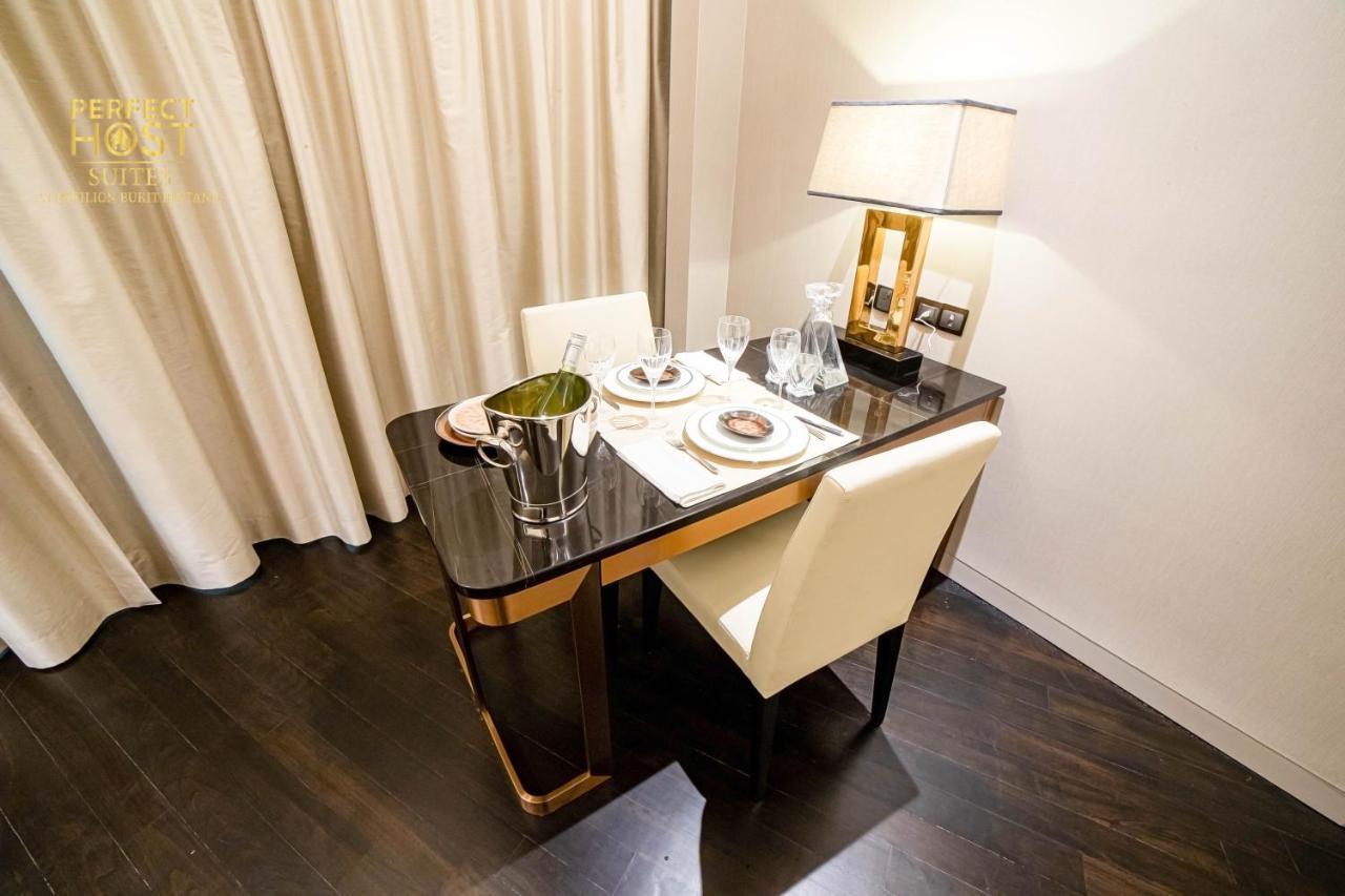 Ph Suites At Pavilion Bukit Bintang Куала-Лумпур Екстер'єр фото A table in a hotel room